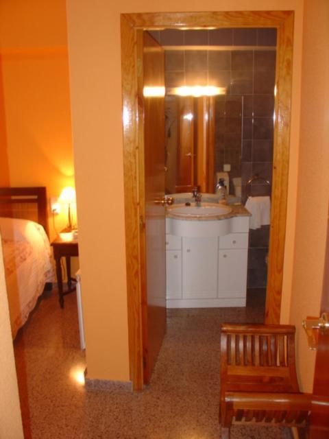 Santa Bárbara Hostal Restaurante Arasa מראה חיצוני תמונה