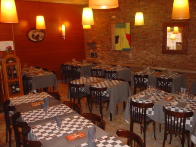 Santa Bárbara Hostal Restaurante Arasa מראה חיצוני תמונה