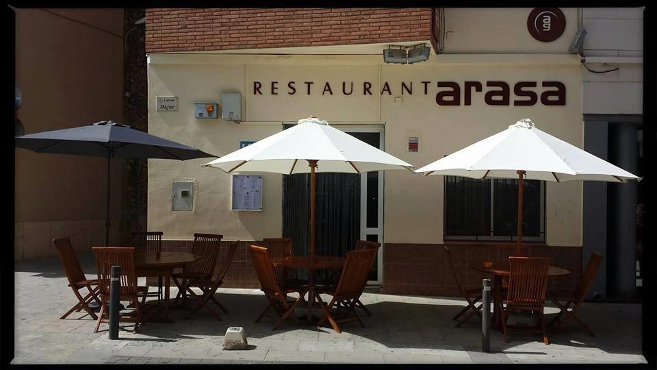Santa Bárbara Hostal Restaurante Arasa מראה חיצוני תמונה
